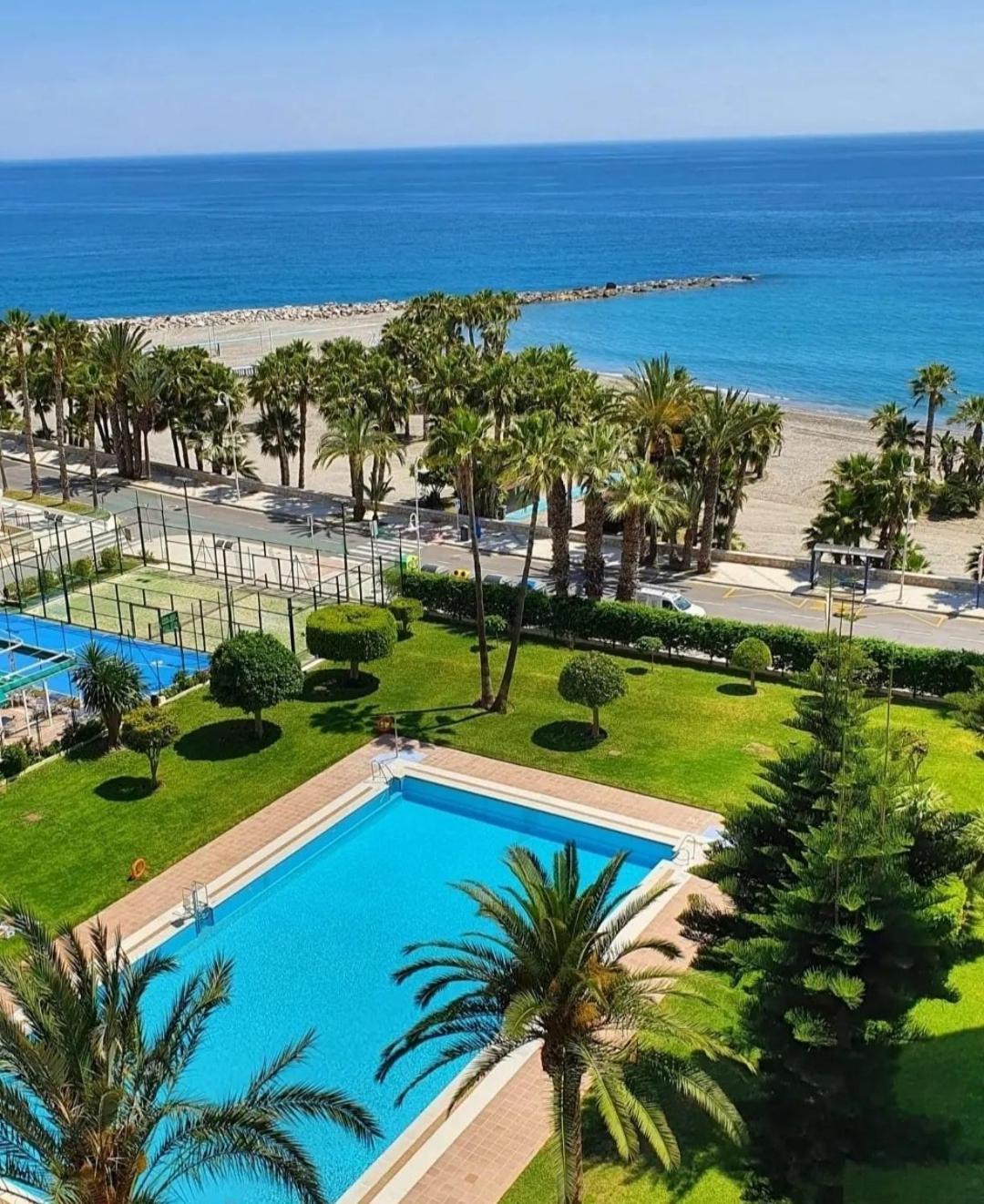 Apartamento Tropicana 1° Linea 阿尔姆尼卡 外观 照片